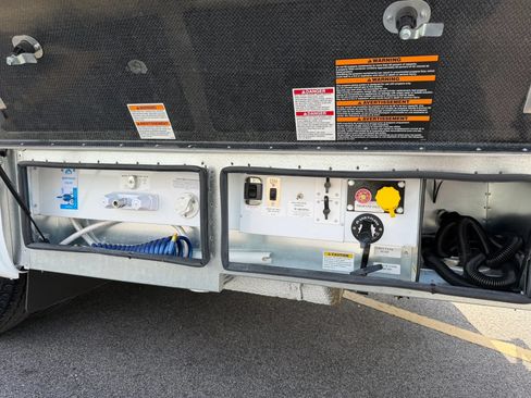 Used 2024 Mercedes-Benz Sprinter 3500 image 24