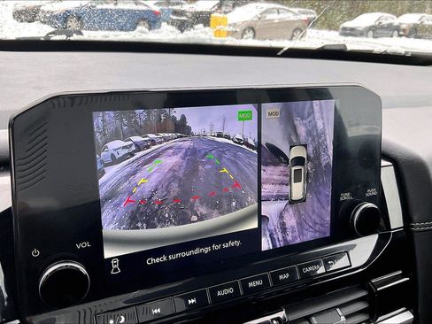 Used 2024 Nissan Pathfinder Platinum image 23