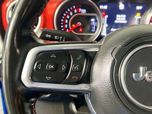 Used 2022 Jeep Gladiator Rubicon w/ Advanced Safety Group image 18