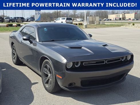Used 2020 Dodge Challenger SXT image 1