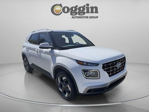 Certified 2026 Hyundai Venue SEL FWD image 8