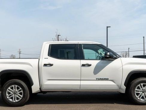 Used 2023 Toyota Tundra SR5 w/ SR5 Convenience Package AWD/4WD image 5