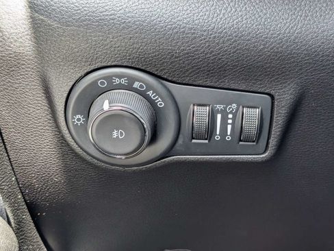 Used 2024 Jeep Compass Latitude AWD/4WD image 31