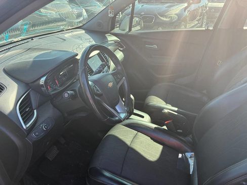 Used 2018 Chevrolet Trax LT w/ LT Convenience Package FWD image 12