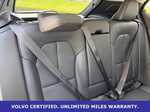 Certified 2025 Volvo XC40 B5 Plus AWD/4WD image 32