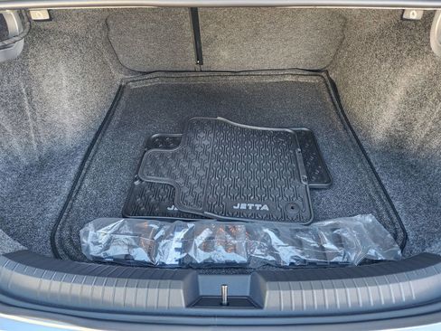 Certified 2025 Volkswagen Jetta SE image 13