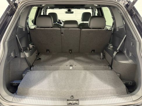 Used 2024 Volkswagen Tiguan SE R-Line FWD image 25