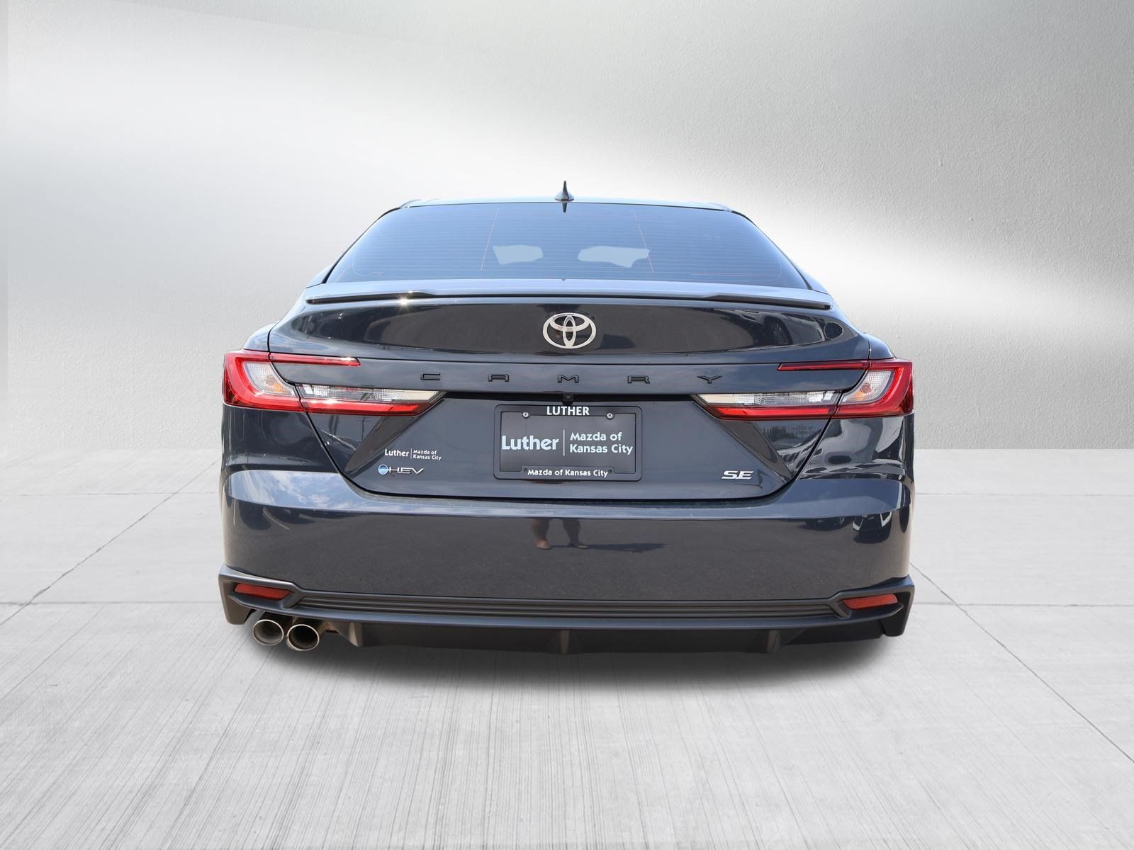 Used 2025 Toyota Camry SE FWD image 5