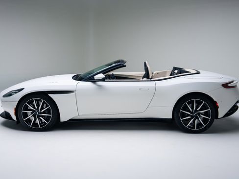 Used 2020 Aston Martin DB11 Volante image 13