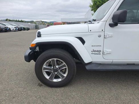 Used 2022 Jeep Wrangler Unlimited Sahara AWD/4WD image 13
