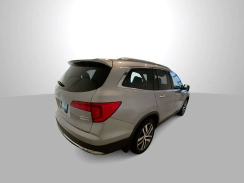 Used 2017 Honda Pilot Touring image 8