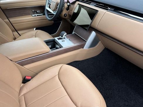New 2026 Land Rover Range Rover Long Wheelbase SE AWD/4WD image 28
