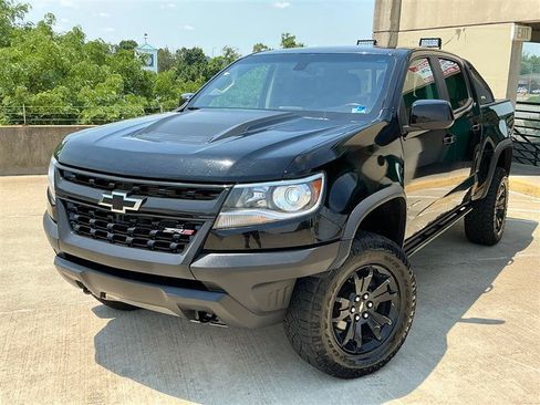 Used 2019 Chevrolet Colorado ZR2 w/ ZR2 Midnight Special Edition AWD/4WD image 2