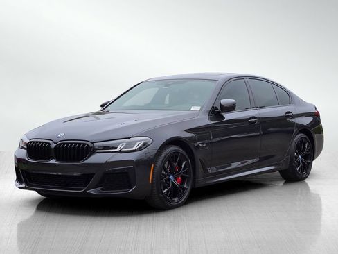 Used 2023 BMW 530e w/ M Sport Package RWD image 8