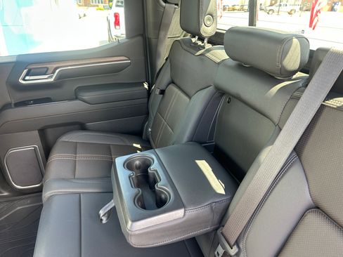 Used 2023 Chevrolet Silverado 1500 High Country w/ Technology Package AWD/4WD image 34