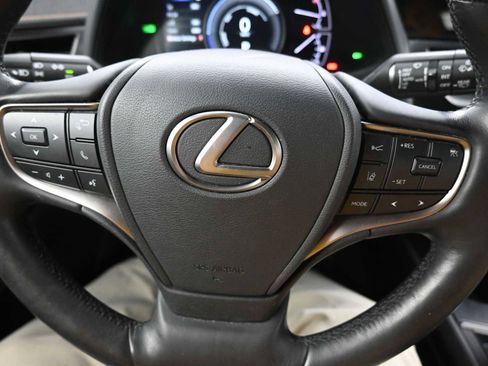 Used 2024 Lexus UX 250h AWD w/ Premium Package image 19