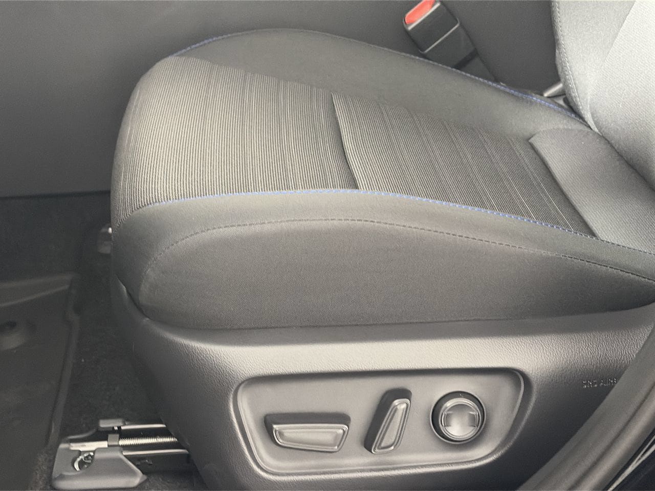 Used 2026 Toyota RAV4 SE w/ Weather Package AWD/4WD image 18