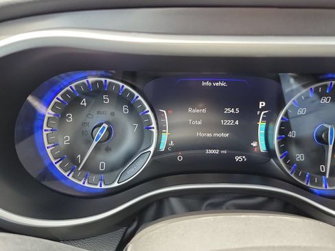 Used 2025 Chrysler Pacifica Select FWD image 22
