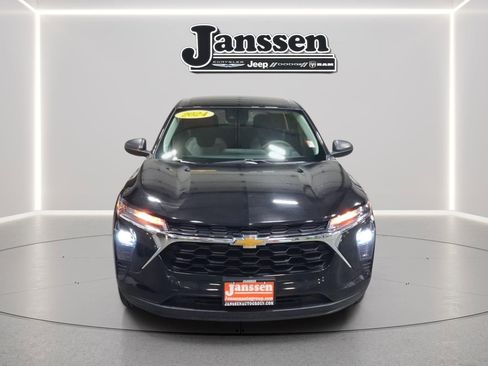 Used 2024 Chevrolet Trax LS w/ Driver Confidence Package image 7