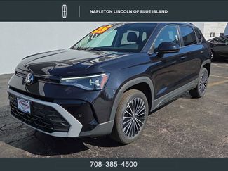 Used 2025 Volkswagen Taos SE video 1