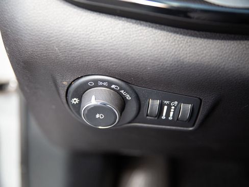 Used 2025 Jeep Compass Trailhawk AWD/4WD image 18