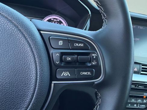 Used 2022 Kia Niro LXS FWD image 13