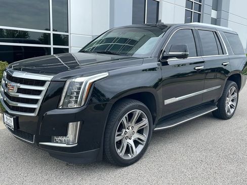 Used 2015 Cadillac Escalade Luxury AWD/4WD image 2