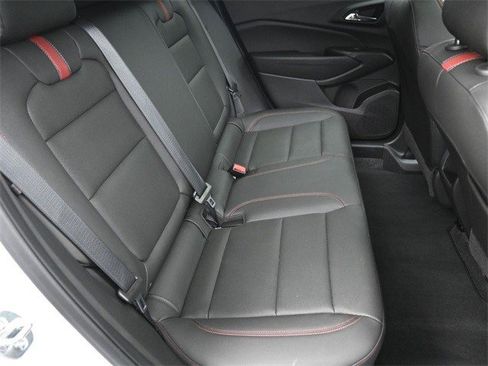 Certified 2025 Chevrolet Trax RS w/ Sunroof Package image 15