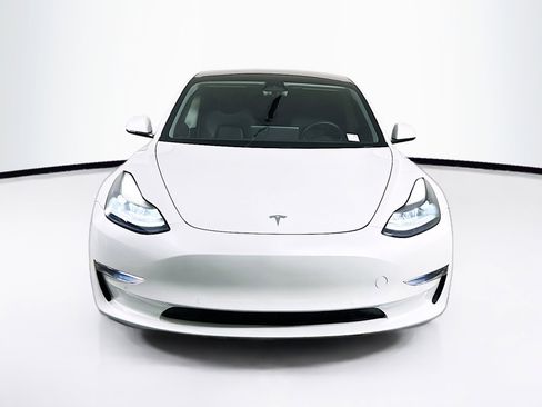 Used 2021 Tesla Model 3 Performance image 2