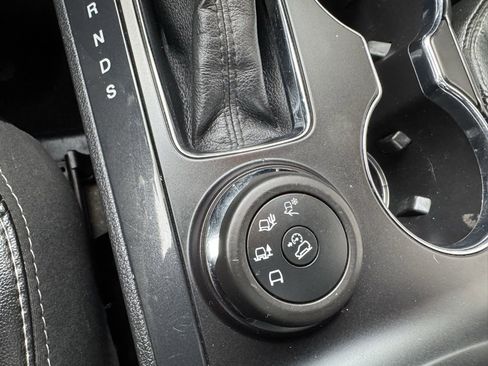 Certified 2018 Ford Explorer Limited w/ Equipment Group 301A image 38