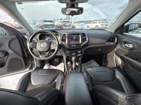 Used 2019 Jeep Cherokee Trailhawk w/ Cold Weather Group AWD/4WD image 10