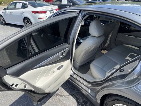 Used 2017 INFINITI Q50 3.0t Premium w/ 3.0T Premium Plus Package RWD image 10