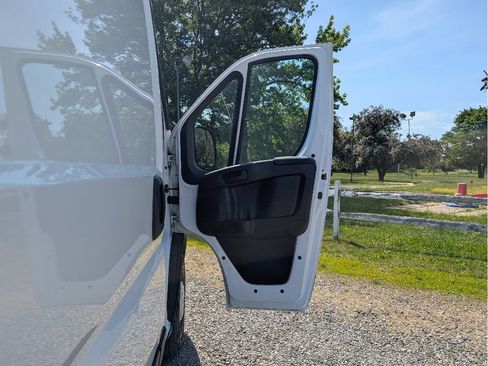 Used 2026 RAM ProMaster 2500 w/ Convenience Group FWD image 13