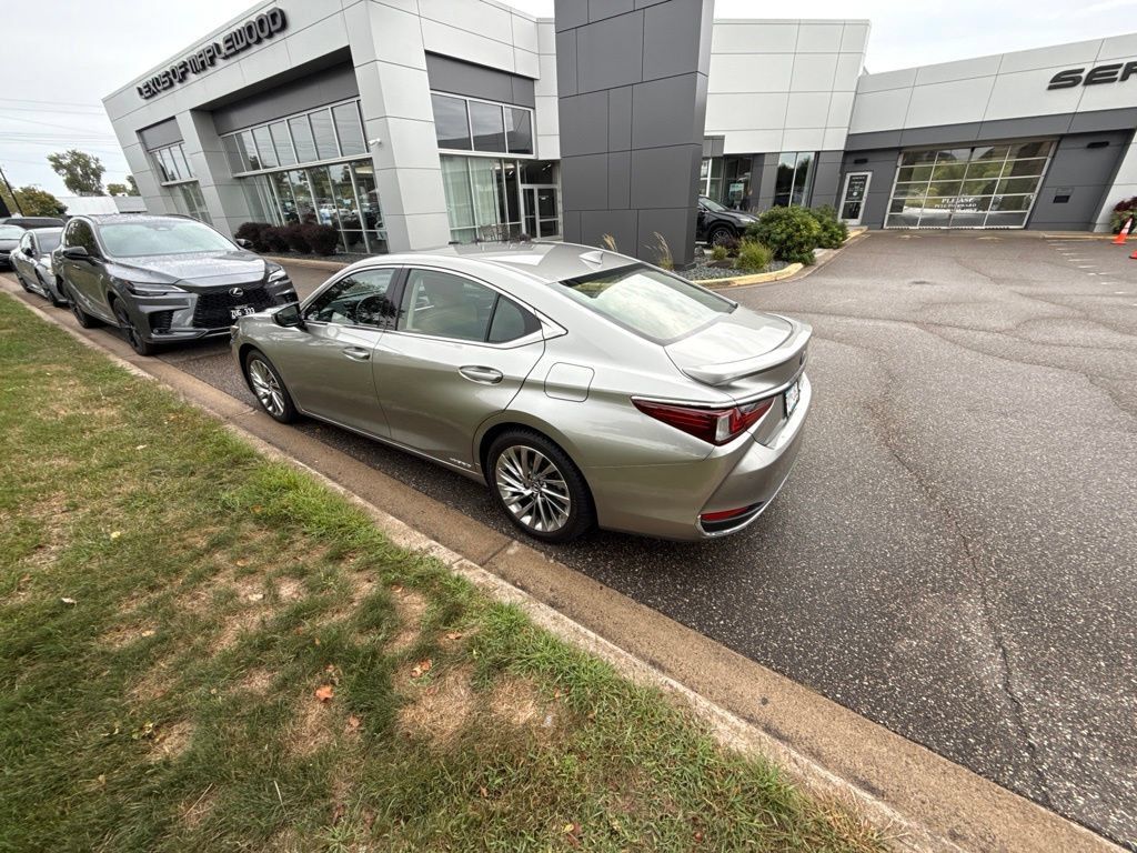Used 2019 Lexus ES 300h FWD image 7