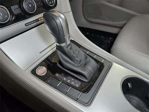 Used 2019 Volkswagen Passat 2.0T Wolfsburg w/ Wheels & Sunroof Package image 32