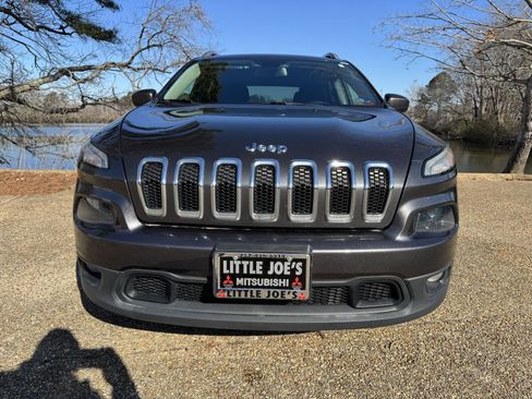 Used 2016 Jeep Cherokee Latitude w/ Cold Weather Group image 13