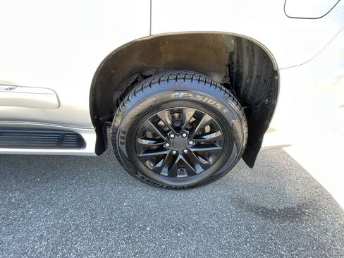 Used 2015 Lexus GX 460 image 12