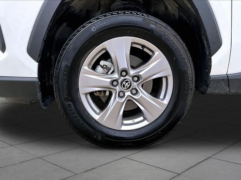 Used 2025 Toyota RAV4 XLE FWD image 11