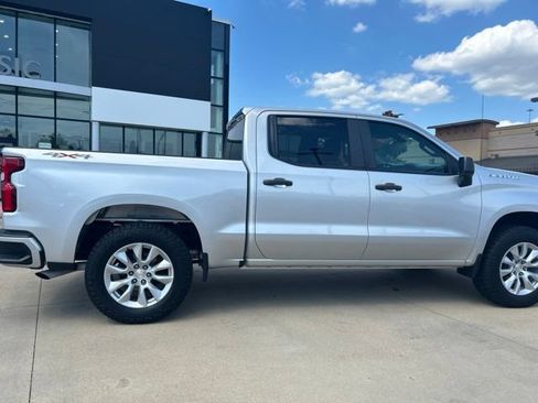 Used 2020 Chevrolet Silverado 1500 Custom w/ Custom Value Package AWD/4WD image 12