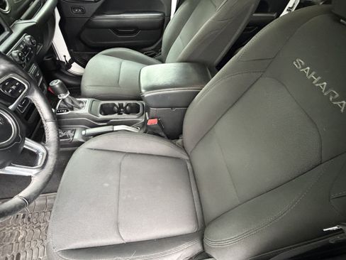 Used 2018 Jeep Wrangler Unlimited Sahara AWD/4WD image 16