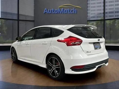 Used 2017 Ford Focus ST w/ Equipment Group 402A FWD image 7