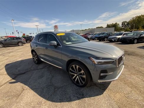 Used 2023 Volvo XC60 B5 Ultimate w/ Climate Package image 2