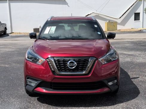 Certified 2019 Nissan Kicks SR w/ SR Premium Package FWD image 9