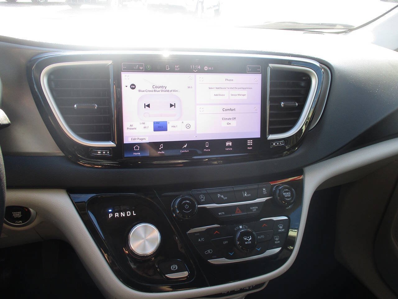 Used 2023 Chrysler Pacifica Touring-L FWD image 19