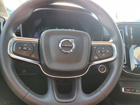 Used 2023 Volvo XC40 B4 Ultimate image 27