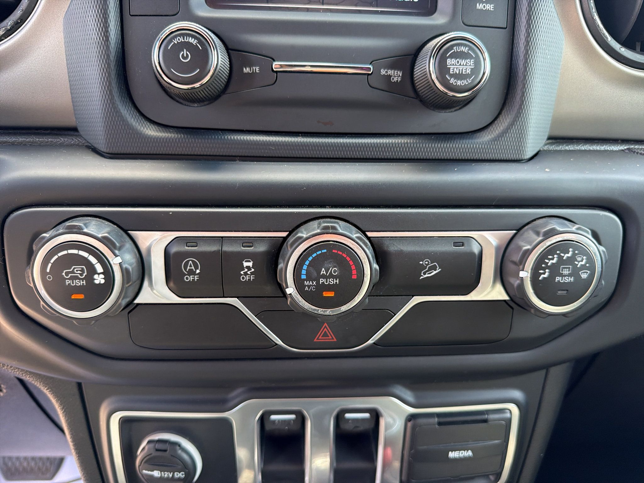 Used 2018 Jeep Wrangler Sport AWD/4WD image 19
