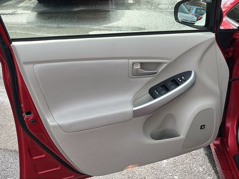 Used 2014 Toyota Prius Four image 11