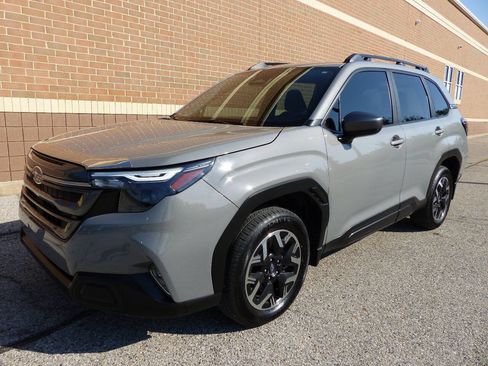 Used 2025 Subaru Forester Premium AWD/4WD image 6