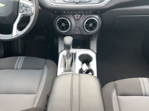 Used 2025 Chevrolet Blazer LT FWD image 9