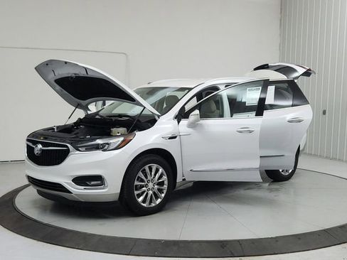 Used 2019 Buick Enclave Essence FWD image 11